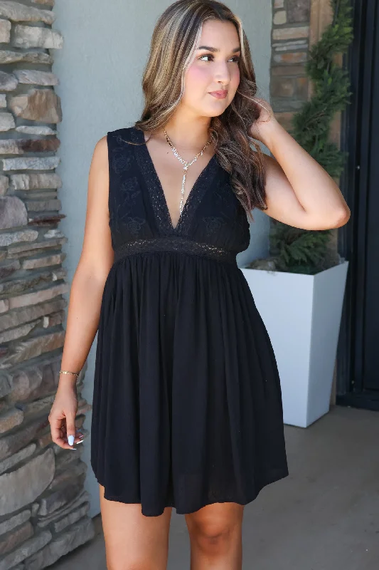 Second Chances Dress in Black Best mini dresses for curvy figures