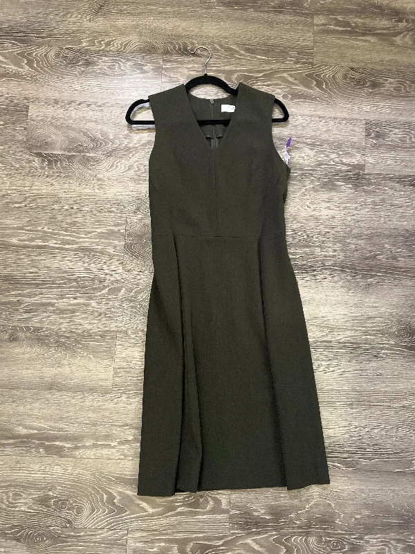 MM Lafleur V Neck Dress (Size 8) Smocked unclassified dresses